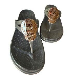Crocs Sanrah  Black Gold Medallion Wedge Thong Sandals Womens Size 8